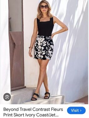 Boston Proper Contrast Floral Skort in Ivory Coast/Jet